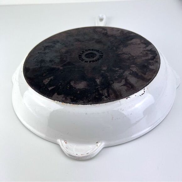 Le Creuset Cast Iron Enamel #26 Double Spout Frying Pan Skillet 10” white - Picture 9 of 13